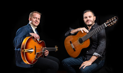 kuvassa Olli Soikkeli ja Cesar Garabini kitaroineen